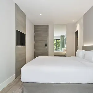 Niu 3*, Barcelona Spain
